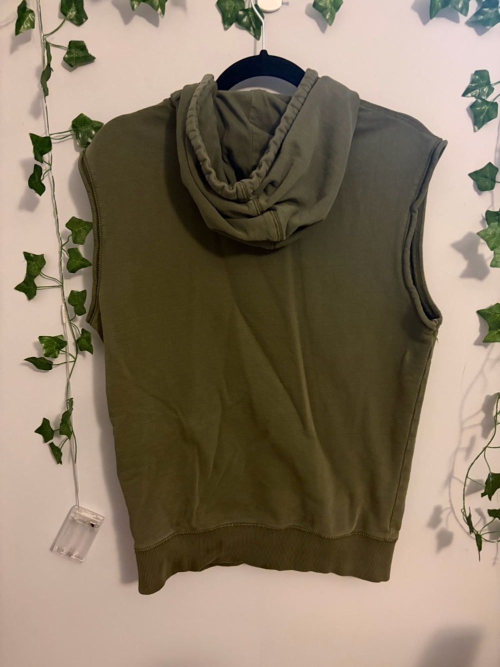 Men’s Young LA Olive Green Sleeveless Hoodie Size S - Picture 4 of 5